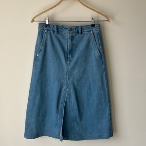 Banana Republic Light Blue Denim Skirt Size 4P tried on/never worn NWOT